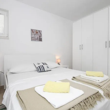 Apartman Via Sol Mit Swimmingpool Mimice