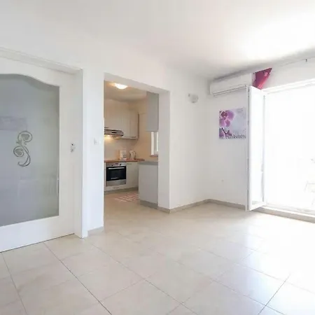 Apartman Via Sol Mit Swimmingpool Mimice