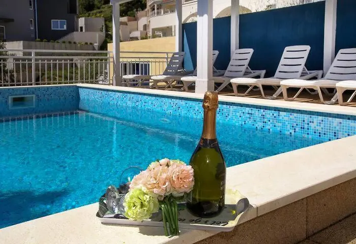 Via Sol Mit Swimmingpool